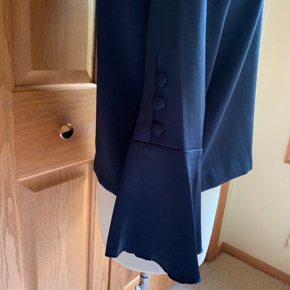 VINCE CAMUTO - Flutter Cuff Blouse - NEW, No Tags - Picture 5 of 11